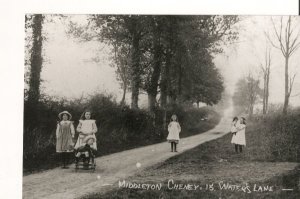 Children playing in Waters Lane circa 1914